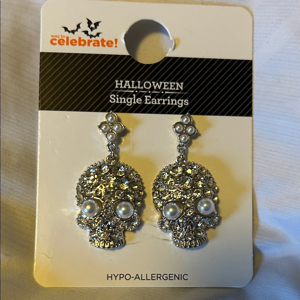 Silver Skull‎ Earrings with Pearls
